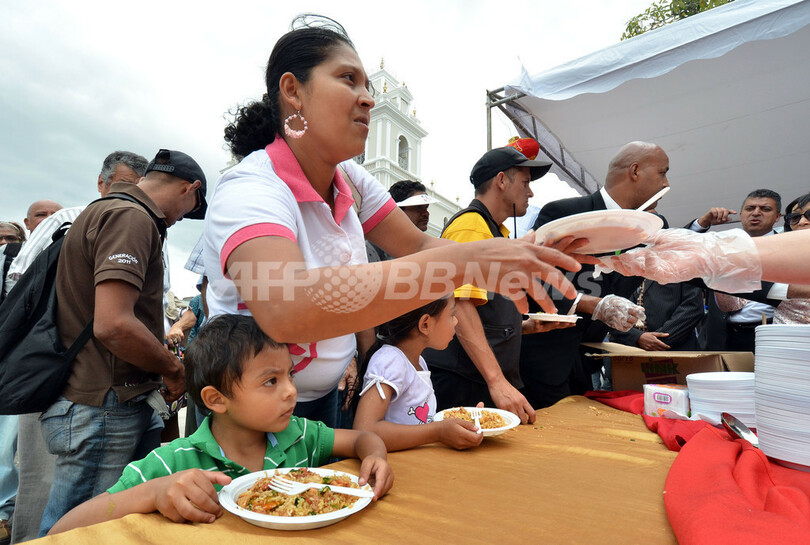 コスタリカで「世界最大のチャーハン」、ギネス記録に認定