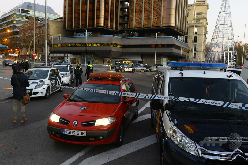 違法駐車パトカー写真投稿の女性、罰金取り消しに スペイン