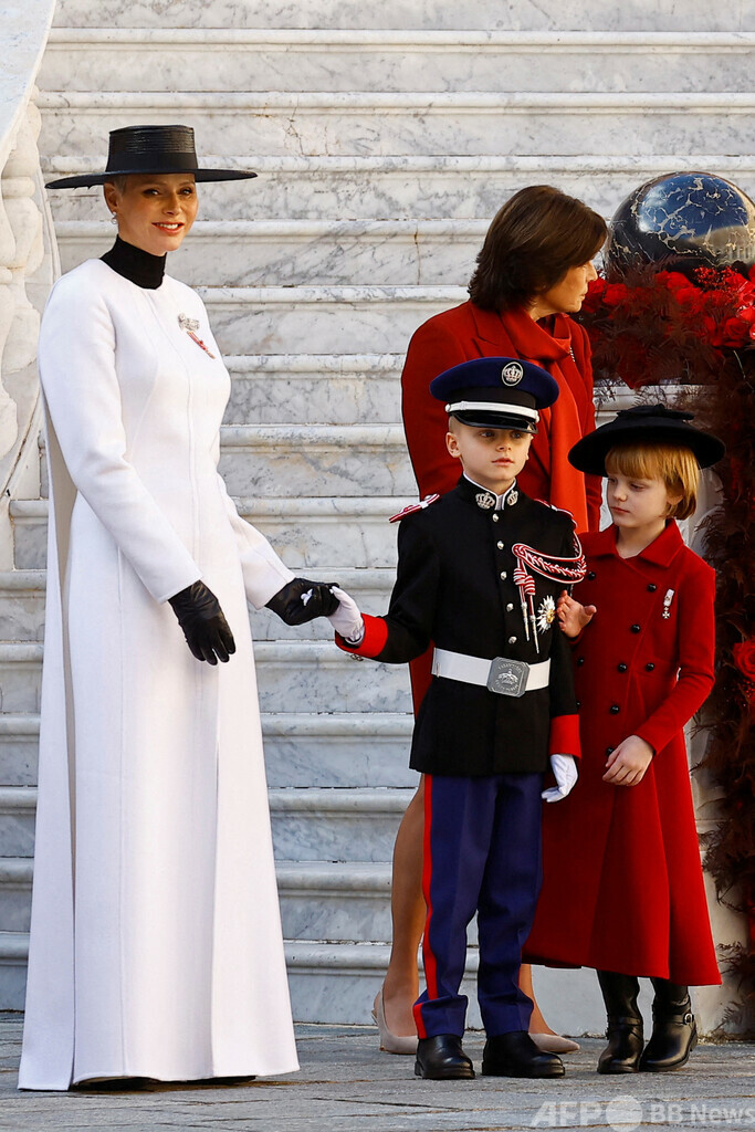モナコ建国記念日、シャルレーヌ公妃と双子の公子公女も出席
