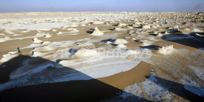 白砂漠の奇岩「Inselbergs」