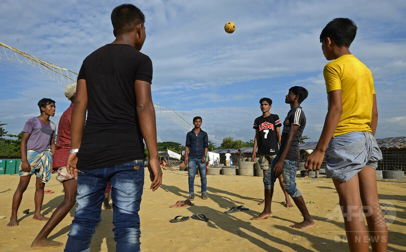 ミャンマーで人気の球技「チンロン」、ロヒンギャ難民キャンプに娯楽と喜び