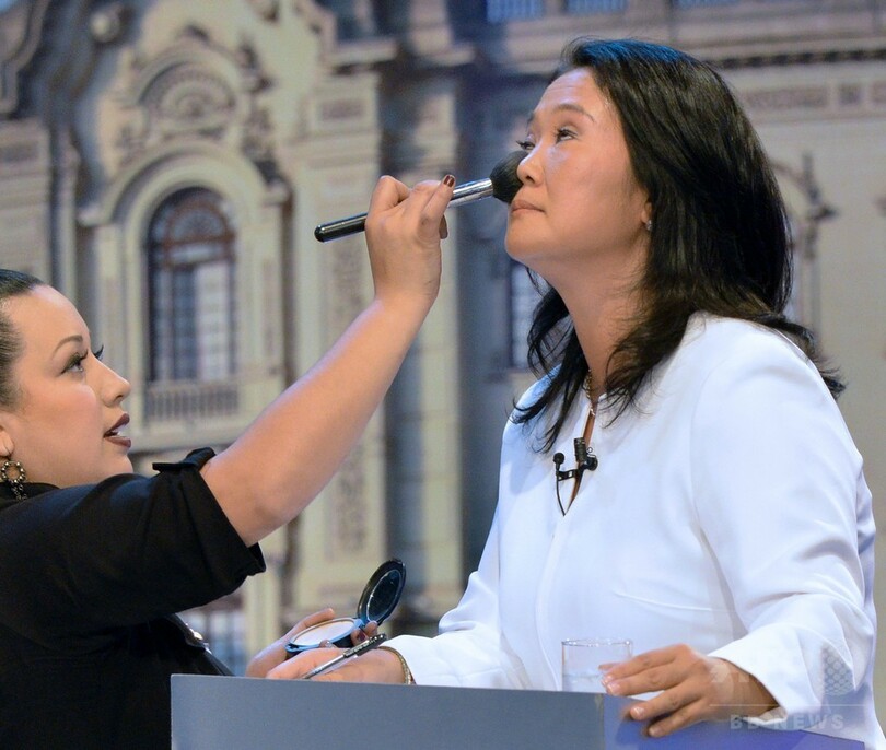 ペルー大統領選、決選投票前にフジモリ氏リード