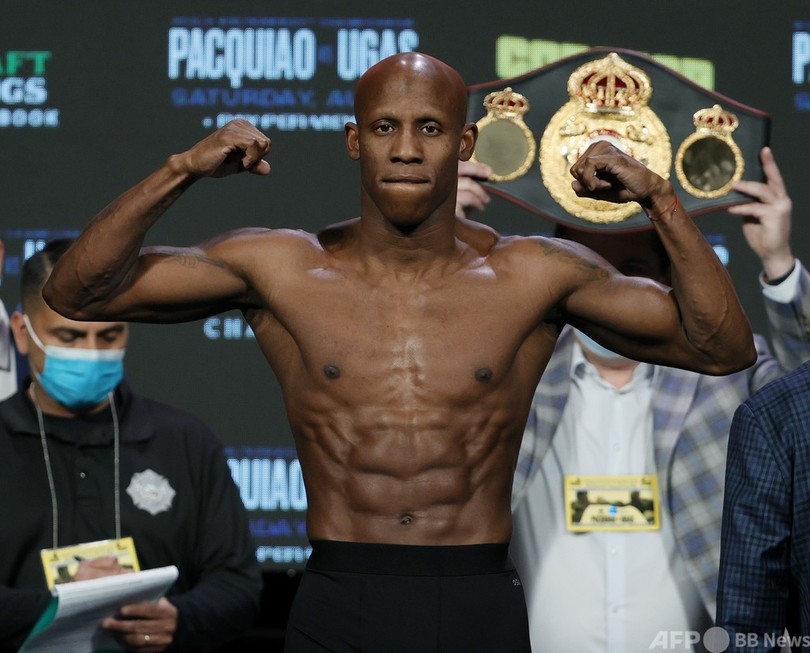 パッキャオが前日計量をパス 会場でウガスとにらみ合い 