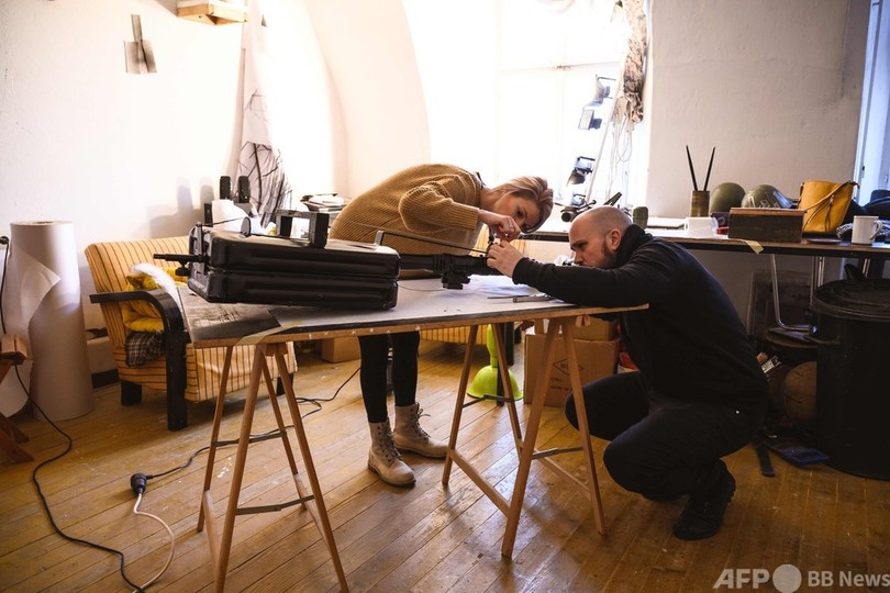 武器を楽器に変えるセルビア人芸術家 夢はオーケストラ編成