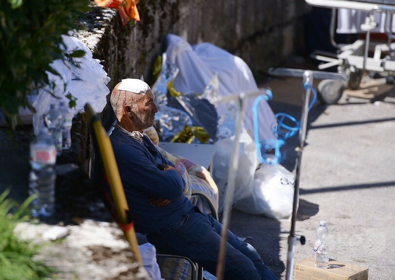 イタリア中部地震、死者247人に