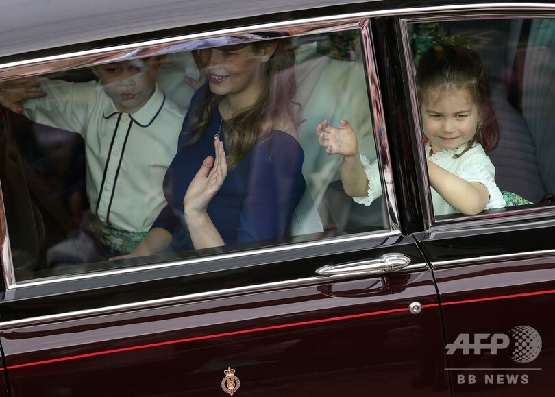 英王女、挙式で手術痕隠さず ネットで称賛の声 巨額費用に批判も