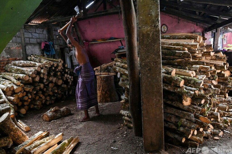 料理はまきで…経済危機のスリランカ