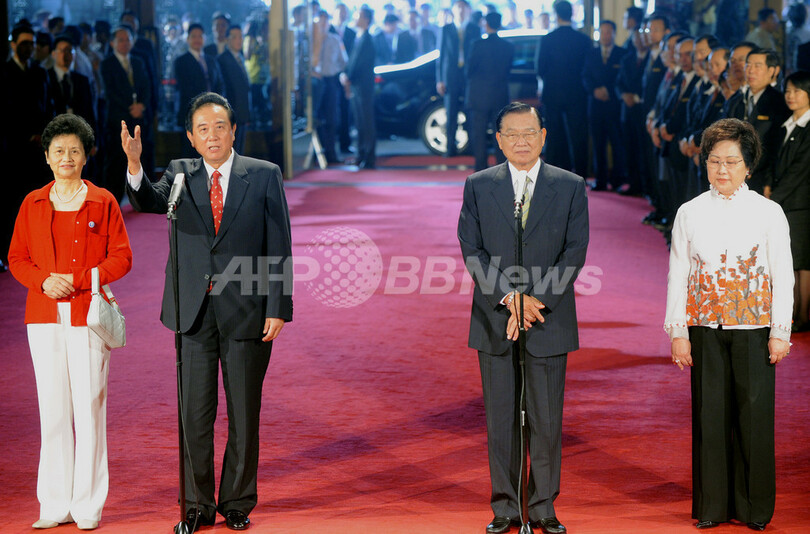 中国高官、抗議デモの続くなか歴史的な訪問終え帰国 台湾