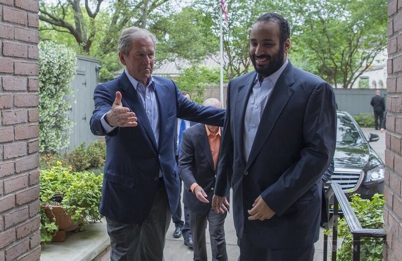 世界歴訪サウジ皇太子、米ブッシュ親子訪問 仏大統領とルーブルで会食