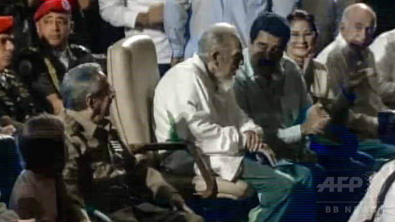 キューバのカストロ前議長、90歳の誕生日に公の場に テレビも中継