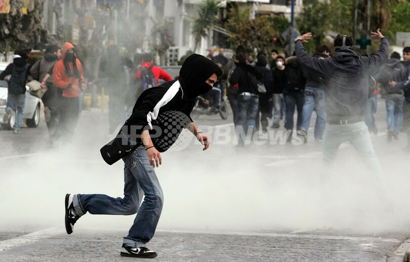 ギリシャの抗議デモ6日目に、暴動や略奪も