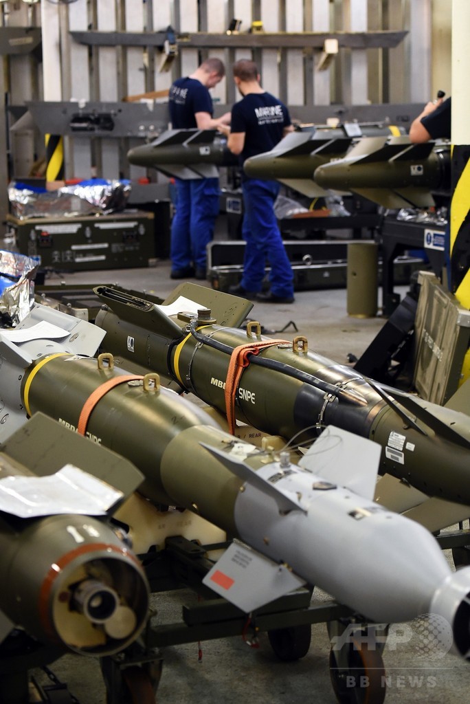 仏、空母から初のシリア・イラク空爆 対IS戦を強化