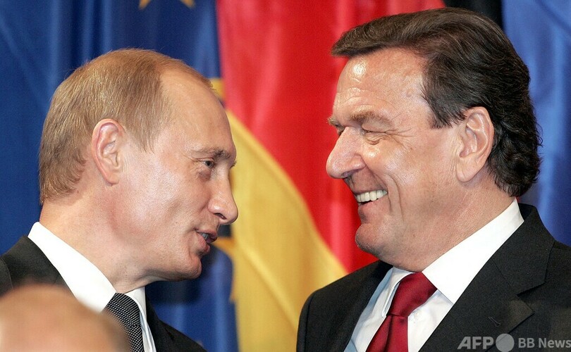 独、シュレーダー元首相の特権剥奪 ロシアとの関係非難