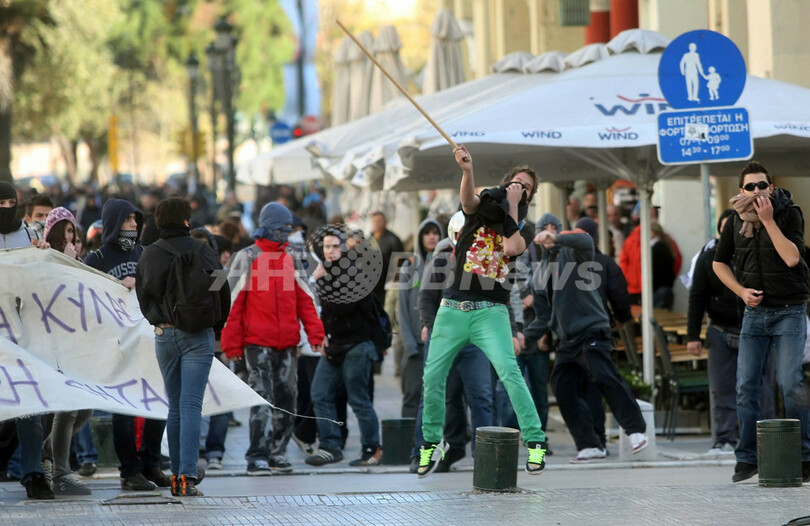 ギリシャ、警察への抗議暴動3日目に