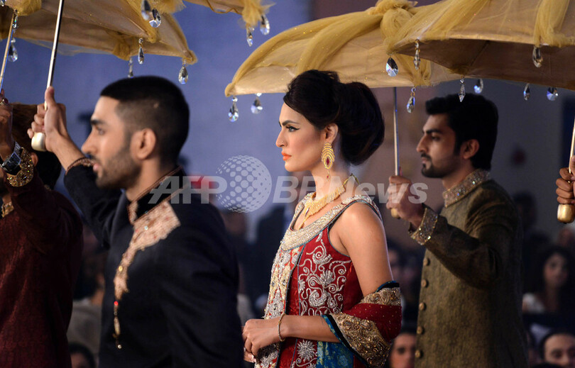 ＜パンテーン・ブライダル・クチュール・ウィーク 2013＞Erum Khan