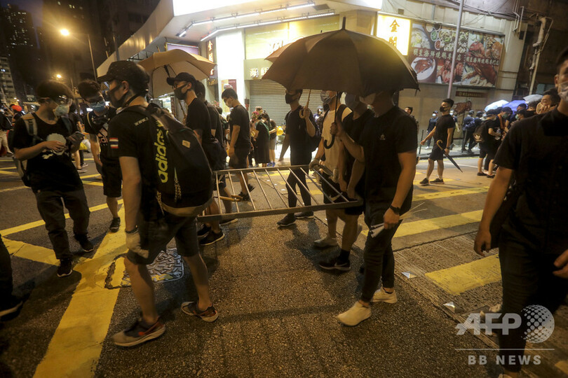 香港デモ隊の庁舎襲撃を非難「全中国人を侮辱」 中国出先機関トップ