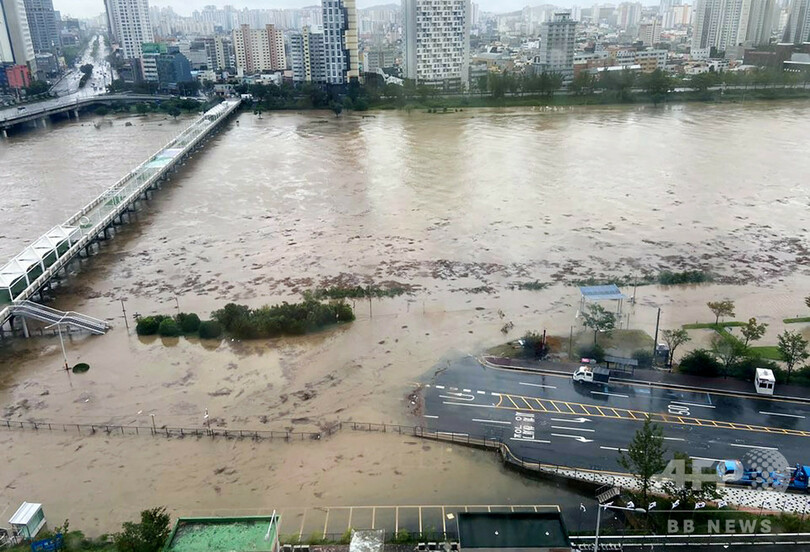 台風10号、韓国に上陸 九州で1人死亡、4人安否不明