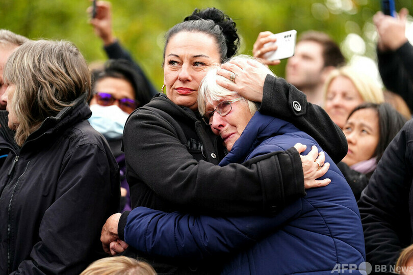 英女王国葬、静かに見守ったロンドンの群衆