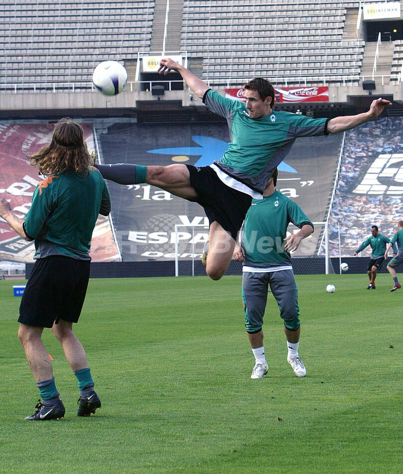＜サッカー UEFA杯＞ブレーメン エスパニョールとの第1戦に向け最終調整 - スペイン