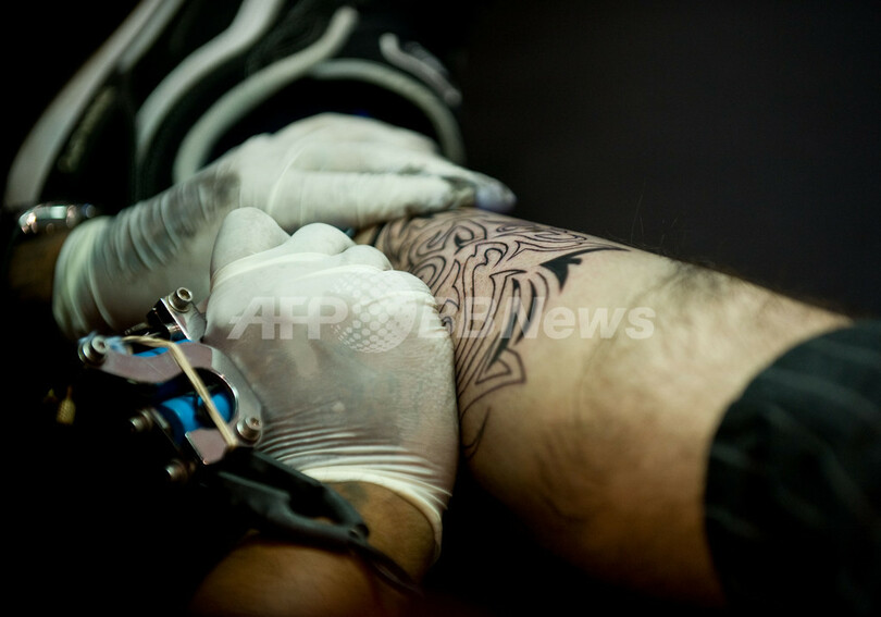 国際タトゥー大会、彫り師が腕前を披露
