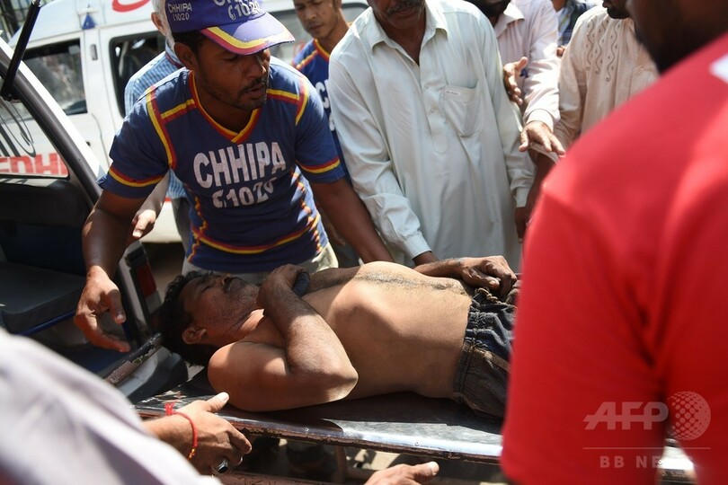 解体処理中のタンカーで爆発 11人死亡59人負傷 パキスタン