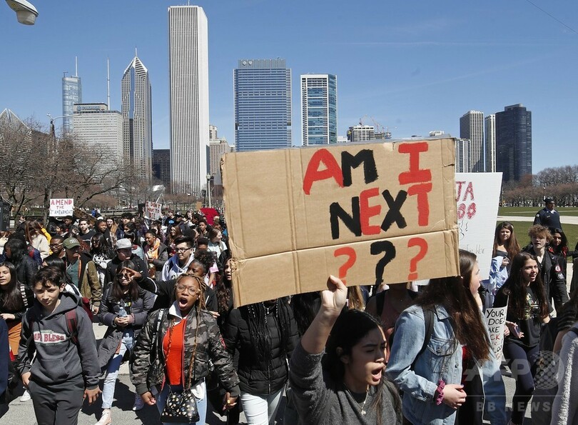 米高校で銃撃、生徒負傷 コロンバイン事件と同日、全国デモの中