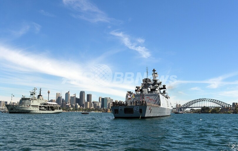 シドニーハーバーで国際観艦式、英王子が観閲 豪州