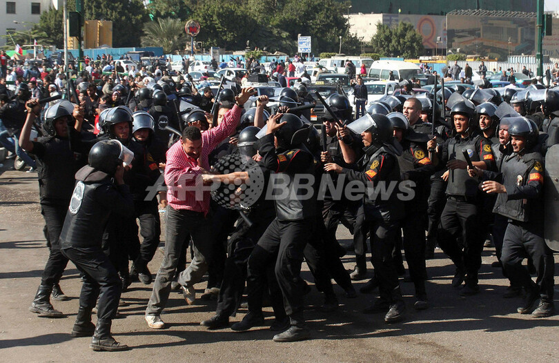 エジプト軍政批判デモで衝突、2人死亡 デモ各地に拡大