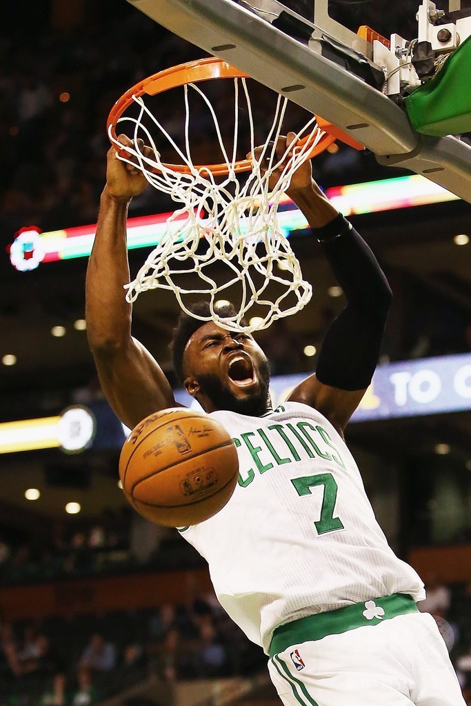 キャブスが圧勝でシリーズ2連勝、セルティックスはエースがけがで退場