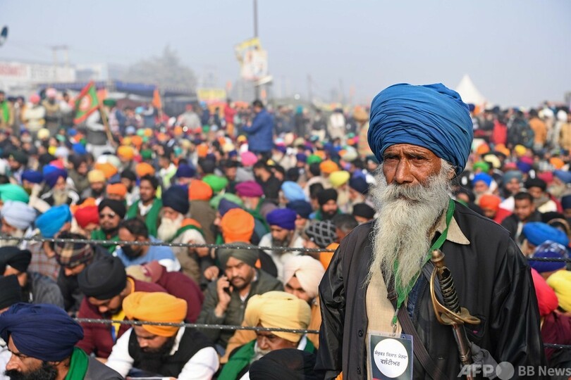 干し草のベッドに仮設キッチン…インド農業新法、長期化する抗議活動 