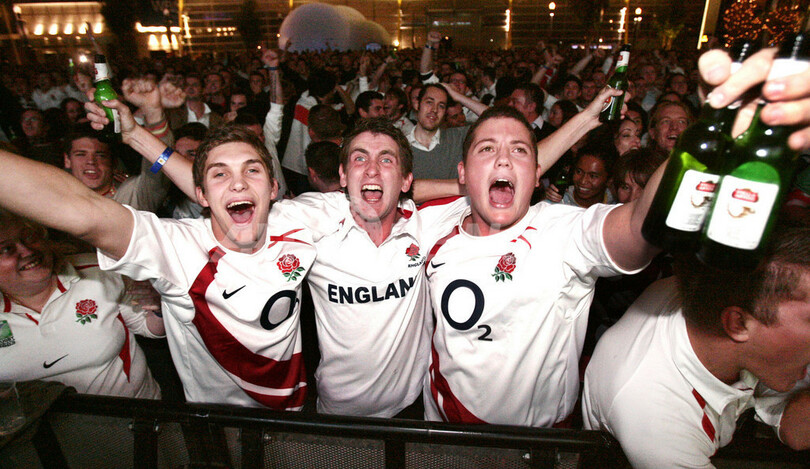 イングランドサポーター 巨大スクリーンで準決勝観戦