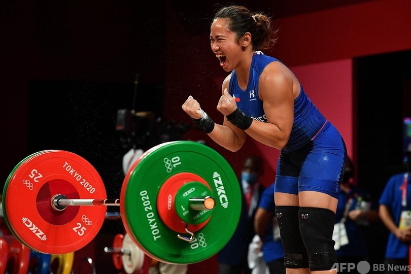 フィリピン、五輪初の金メダル 重量挙げ女子55キロ 写真12枚 国際ニュース：AFPBB News