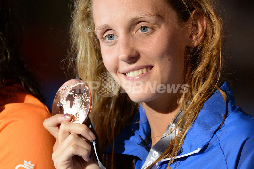 クロモビジョジョが女子50m自由形で優勝、第15回世界水泳