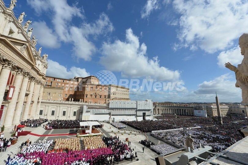 新ローマ法王、「最も貧しく、弱き者を抱擁する」 就任式で誓う
