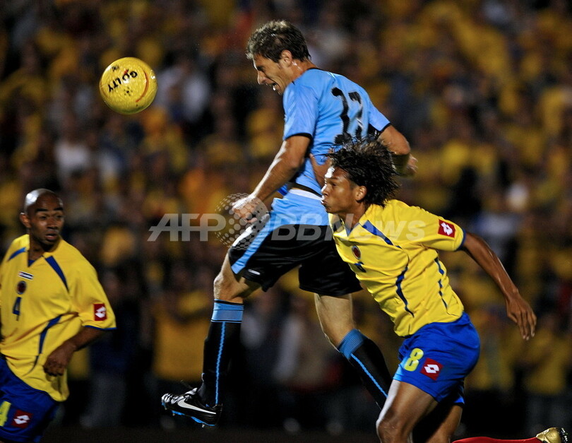 ウルグアイ コロンビアに勝利