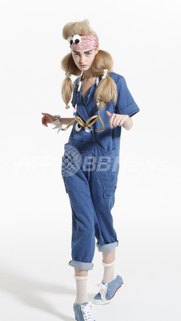 ＜11年春夏東京コレクション＞メルシーボークー、新作を発表