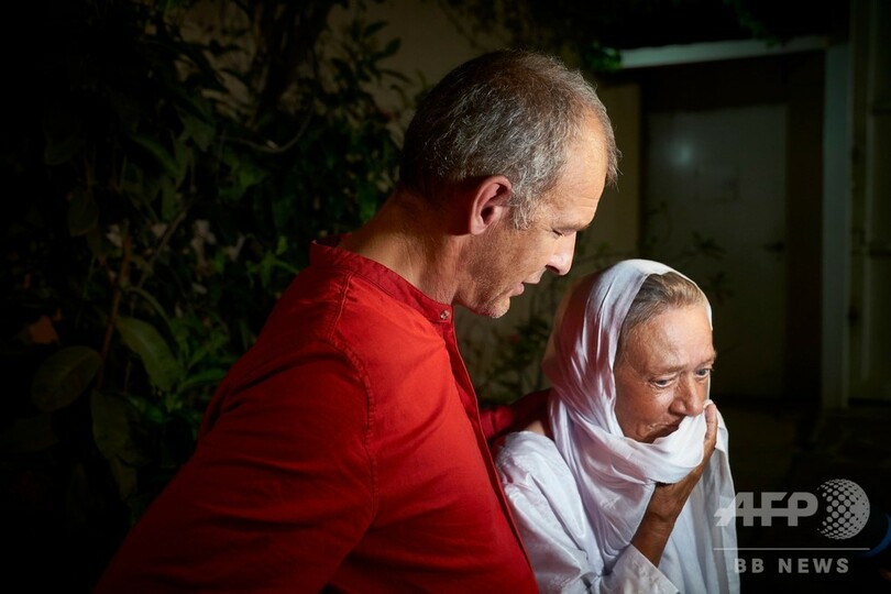 マリで拉致の75歳フランス人女性ら4人、解放される