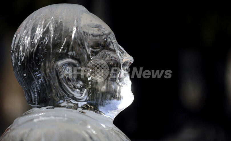 溶けゆく氷のベルルスコーニ首相、私生活も環境問題なみにピンチ？