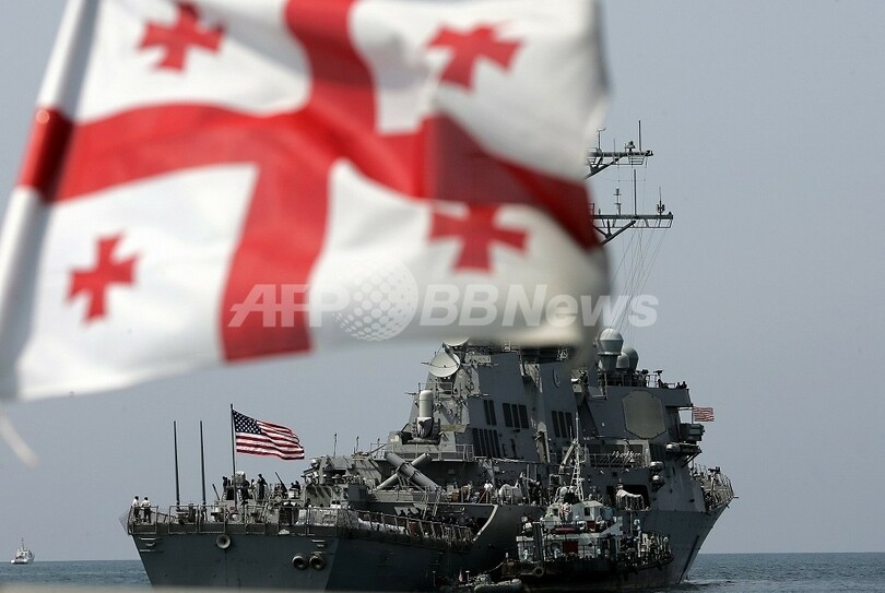 人道支援の米駆逐艦がグルジアに到着