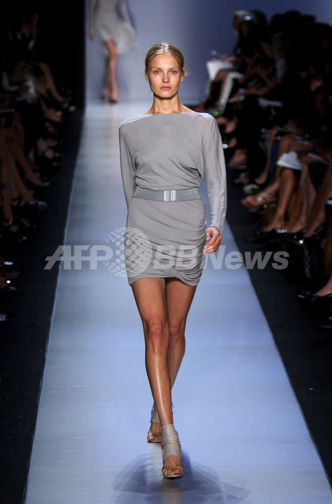 ＜09年春夏NY・コレクション＞マックス・アズリア、新作を発表