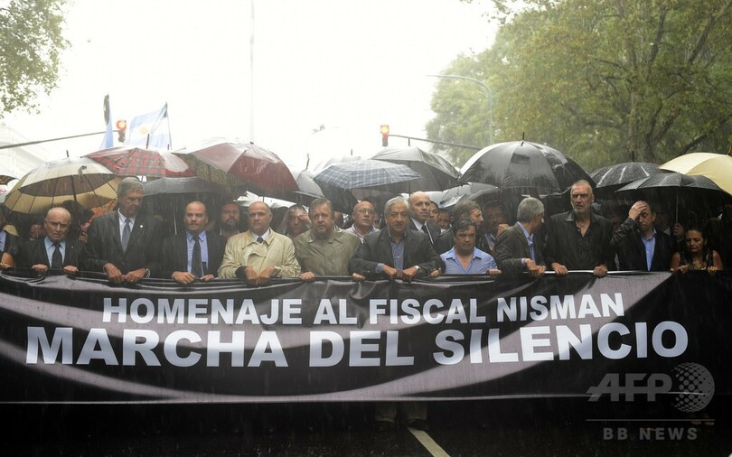 検察官の不審死めぐり数万人がデモ、アルゼンチン首都