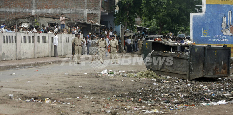 インド16件連続爆発、一夜明け厳戒態勢