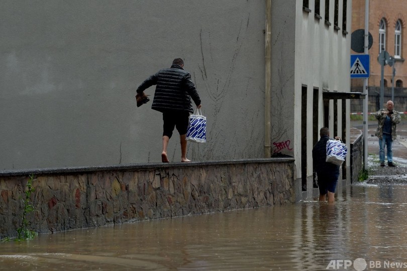 ドイツ西部で洪水 19人死亡 50人不明