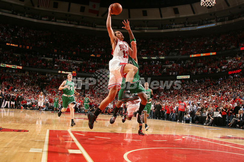 ブルズ トリプルオーバータイムで勝利し3勝3敗のタイに、NBAプレーオフ