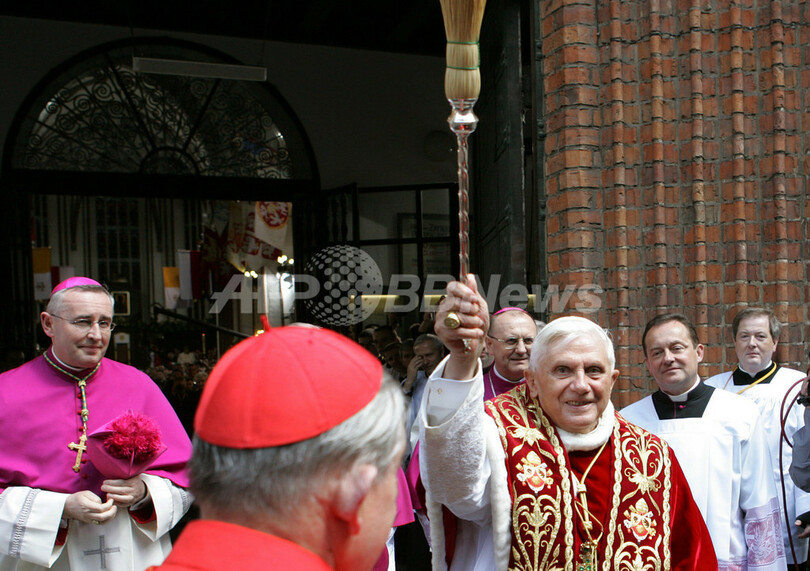 ローマ法王、ポーランドに到着 - ポーランド