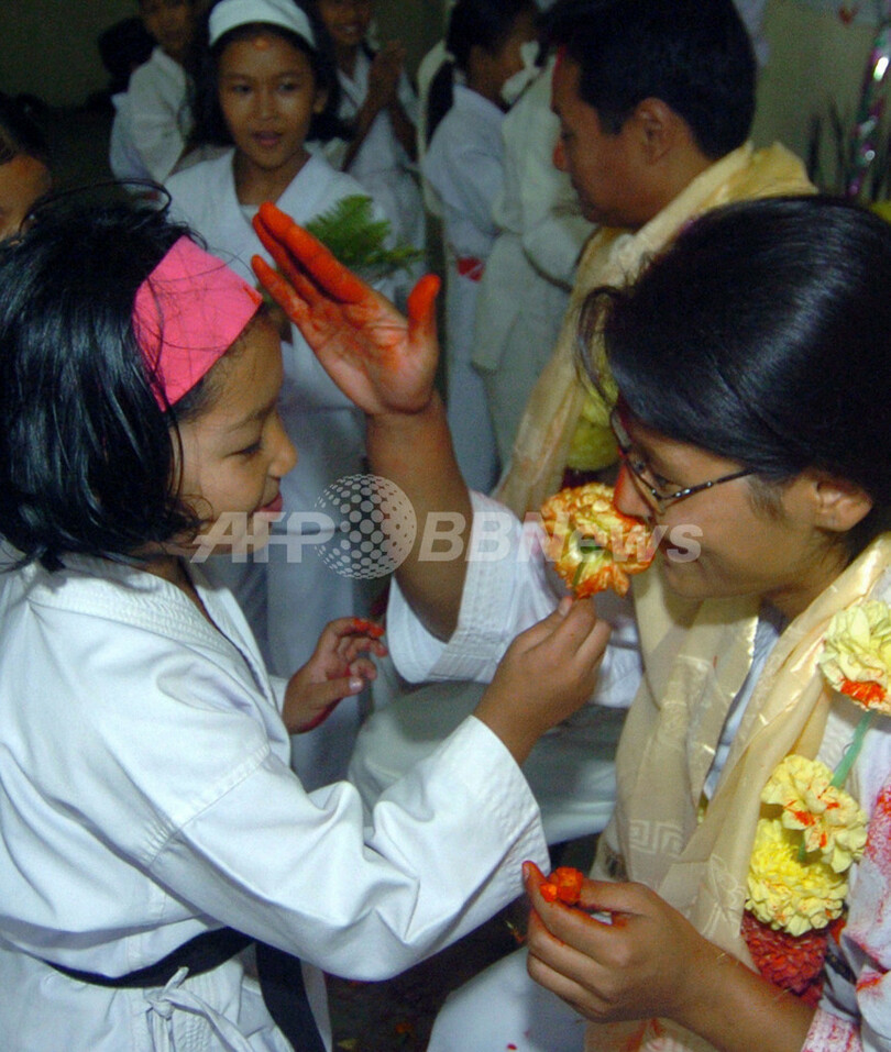 ネパールで「教師の日」の行事