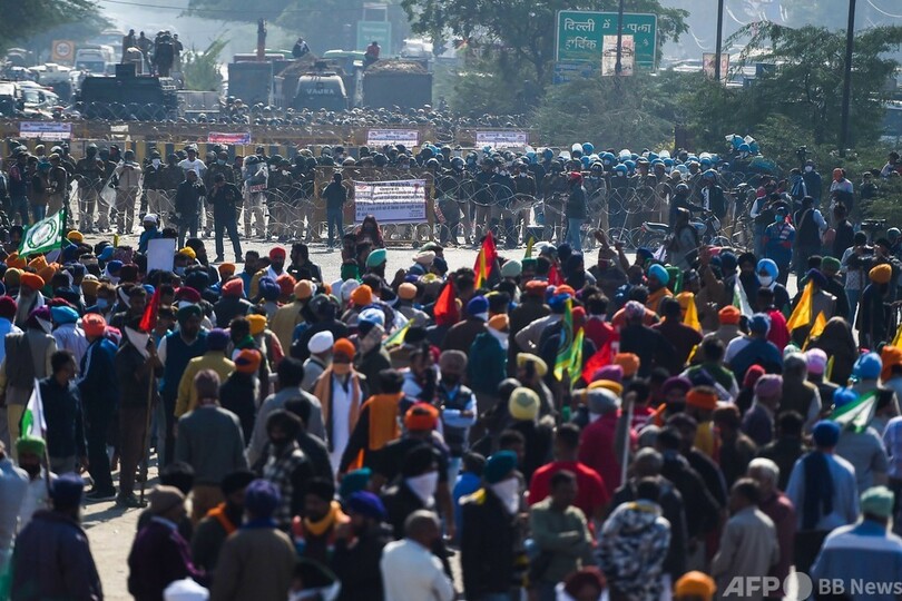 インド農家ら2日連続デモ行進、農業改革に反発 警察と衝突
