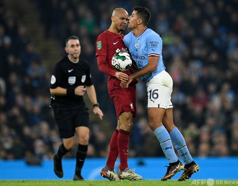 マンC、王者リバプール撃破でリーグ杯8強 アケ弾で打ち合い制す