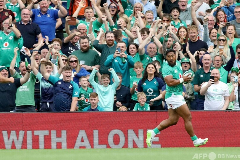 また退場者出したイングランド、アイルランドに完敗 ラグビー