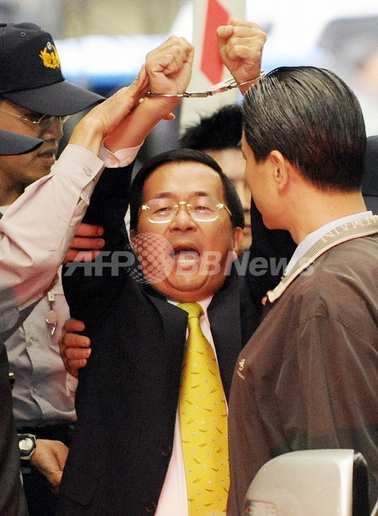 台湾の今年の漢字は「乱」、前総統の逮捕などスキャンダル続きで